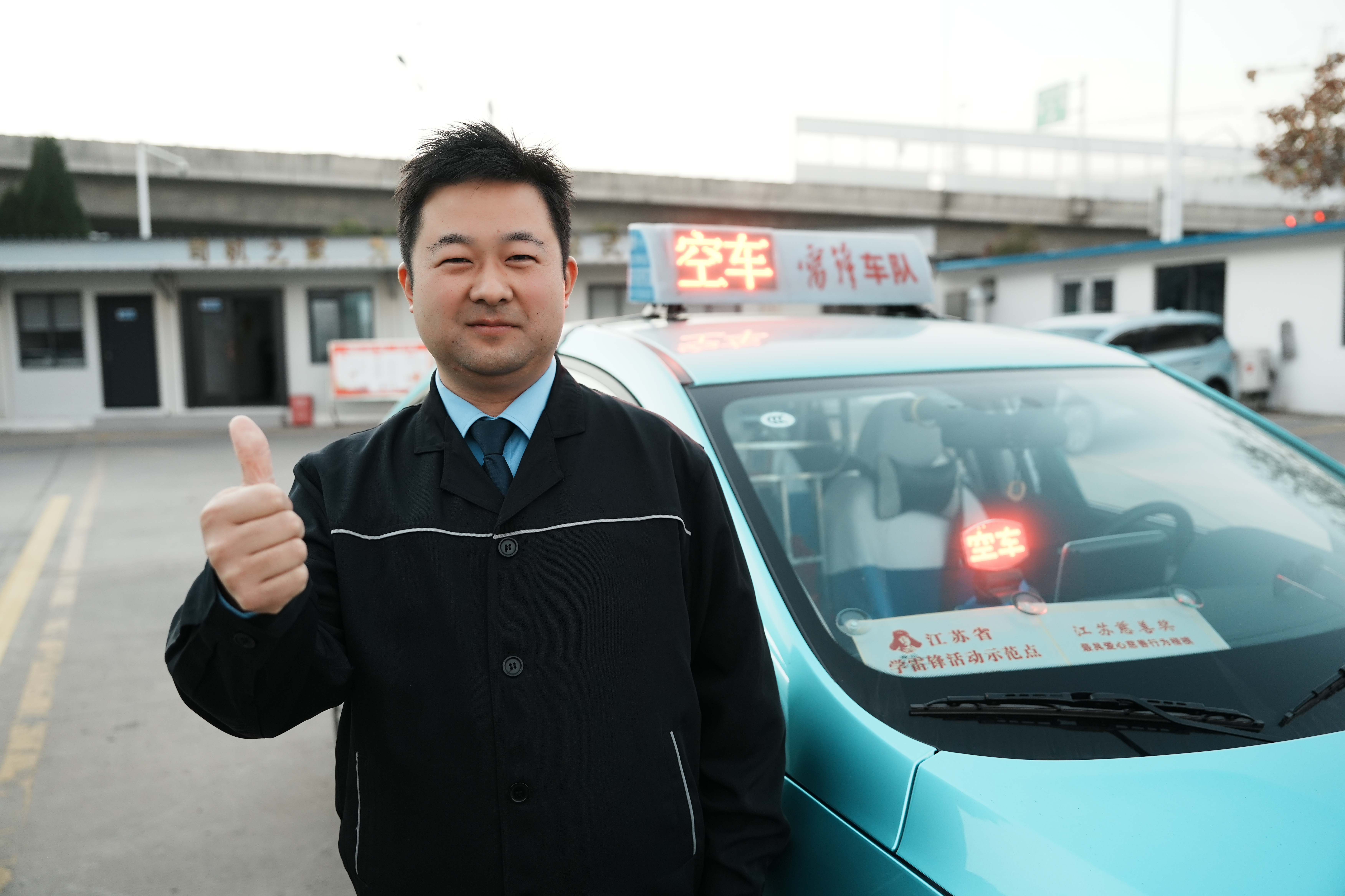 雷锋车队刘孝金书写服务温情